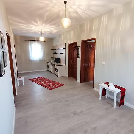 Leatis Apartment Durrës 外观 照片