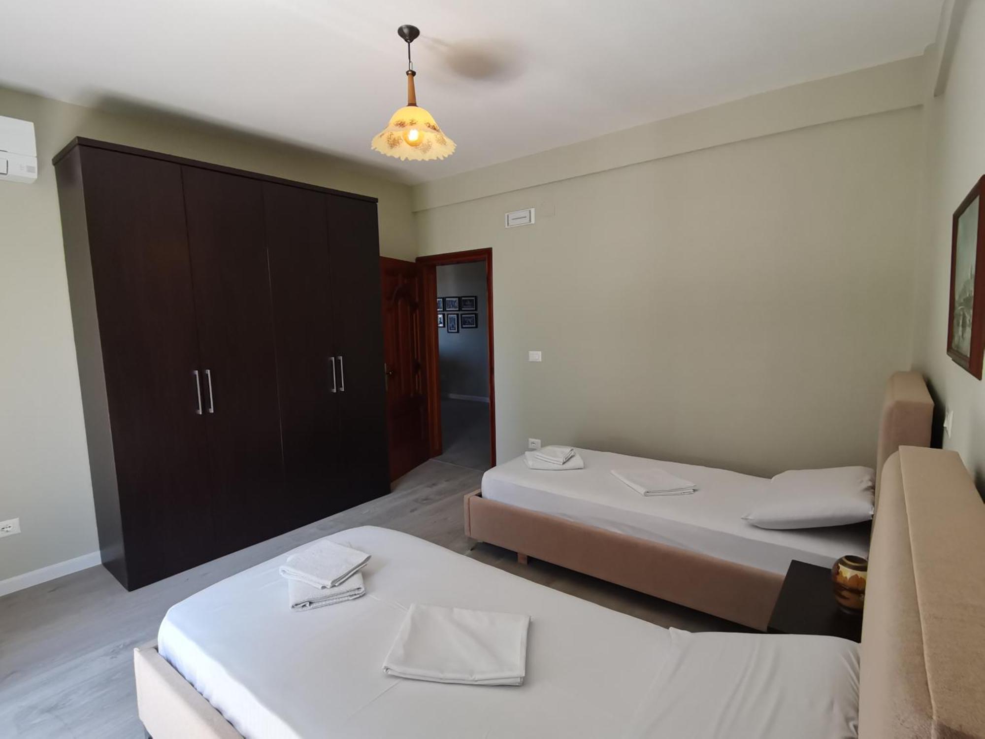 Leatis Apartment Durrës 外观 照片